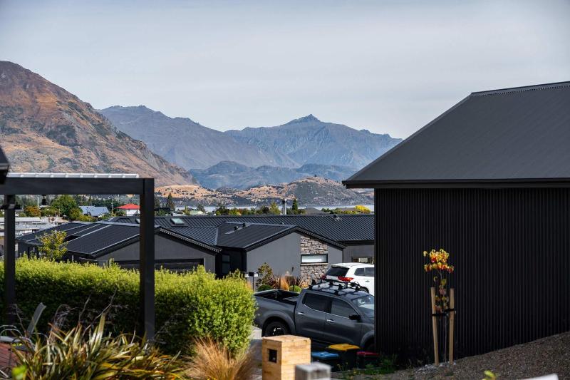 Farrant Drive Hideaway with Mountain Views - image 15