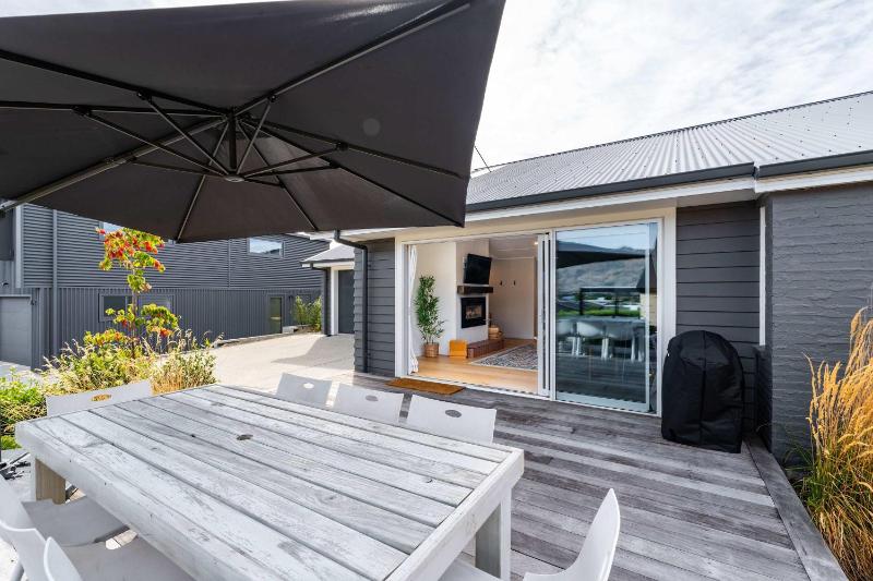 Farrant Drive Hideaway with Mountain Views - image 32