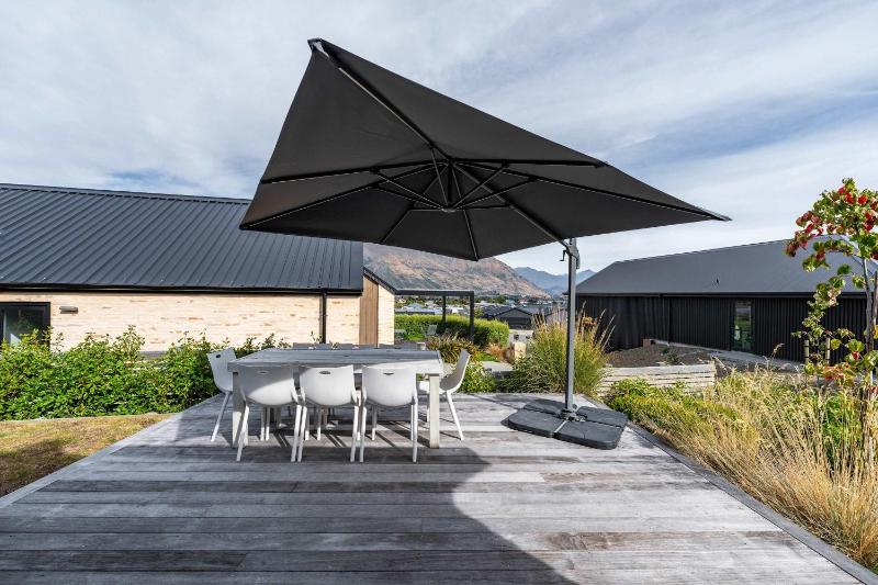 Farrant Drive Hideaway with Mountain Views - image 14