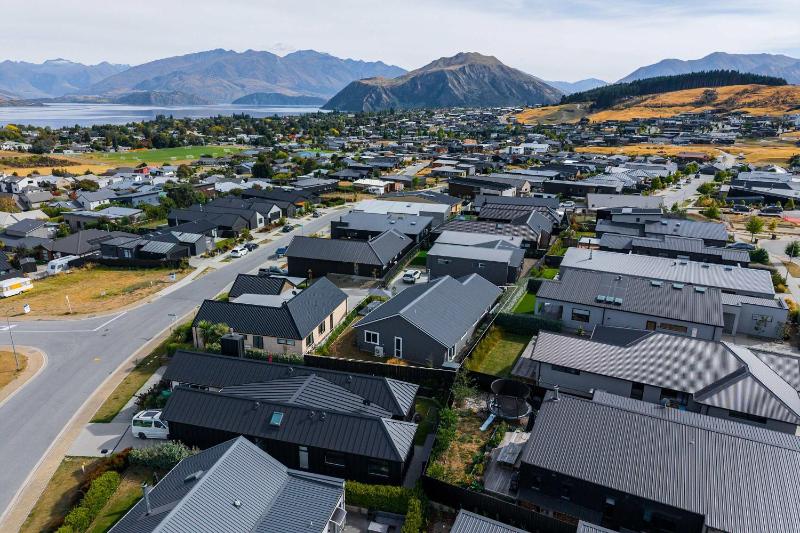 Farrant Drive Hideaway with Mountain Views - image 19