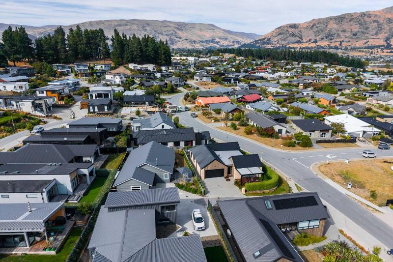 Farrant Drive Hideaway with Mountain Views - image 25