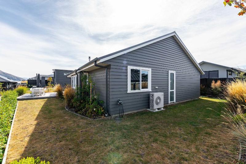 Farrant Drive Hideaway with Mountain Views - image 34