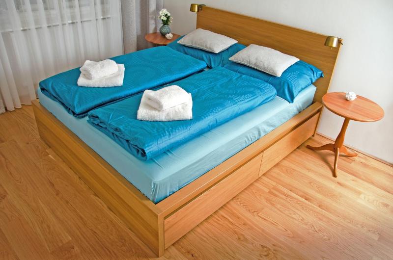 One-Bedroom Apartment image 3