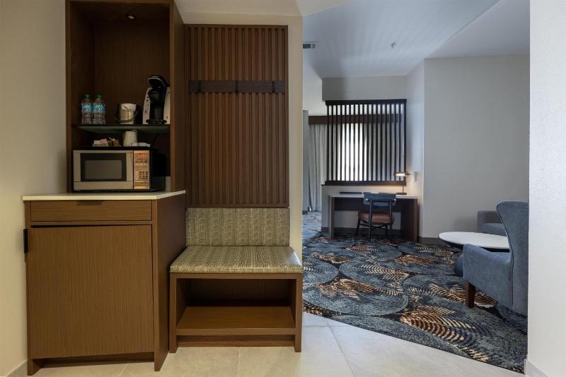 DoubleTree By Hilton Hotel Savannah Airport - image 32