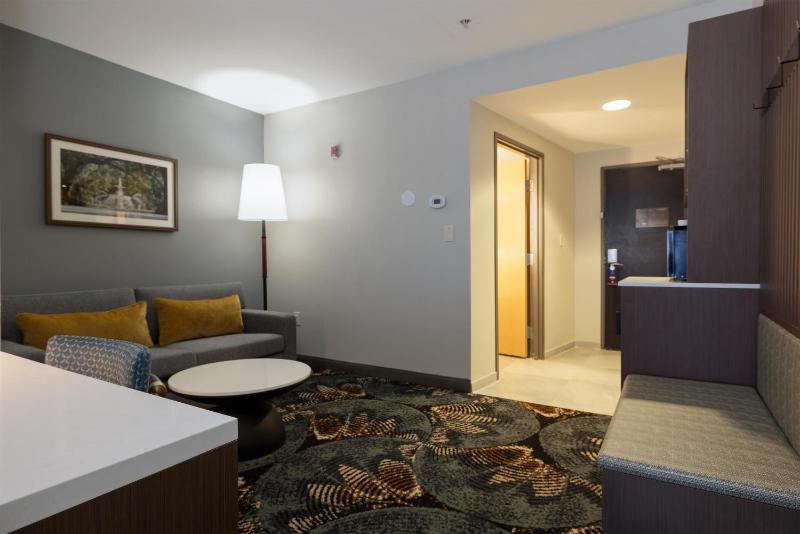DoubleTree By Hilton Hotel Savannah Airport - image 43