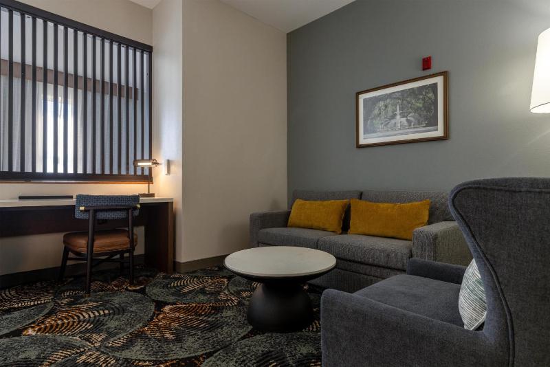 DoubleTree By Hilton Hotel Savannah Airport - image 41