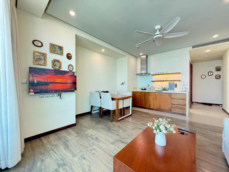 2BR Beachfront À La Carte Ocean View Near My Khe Beach - image 2
