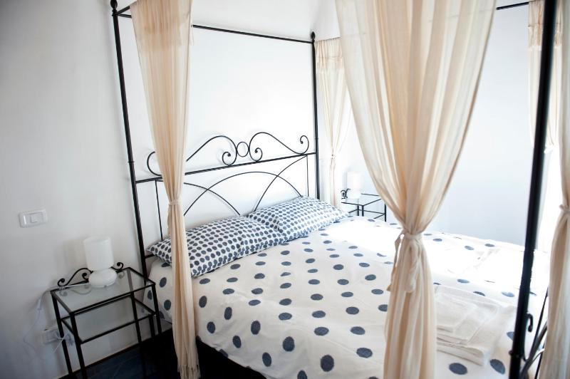 One-Bedroom Apartment image 3