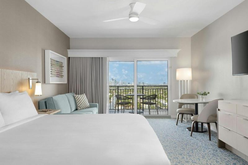 Marriott BeachPlace Towers Luxury Guest Room Sl - image 28