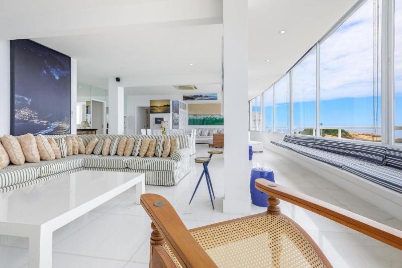Rio082 - Charming beachfront apartment in Ipanema - image 16