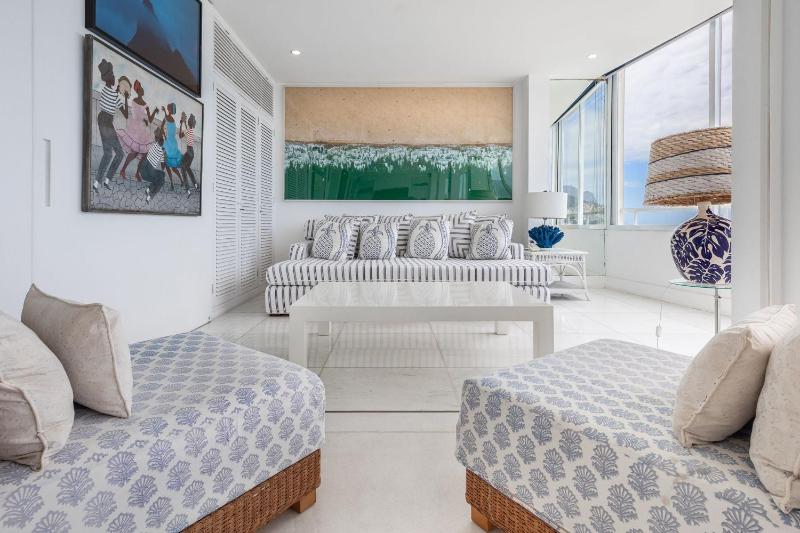 Rio082 - Charming beachfront apartment in Ipanema - image 9