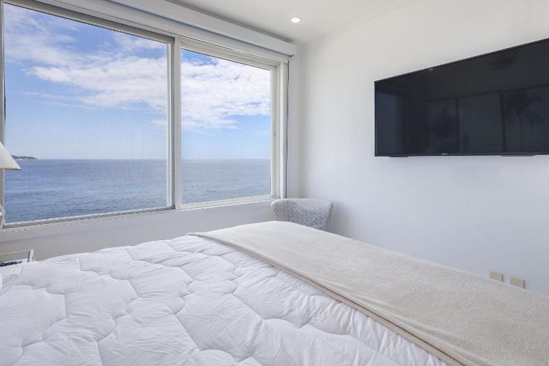 Rio082 - Charming beachfront apartment in Ipanema - image 3