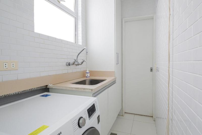 Rio082 - Charming beachfront apartment in Ipanema - image 6