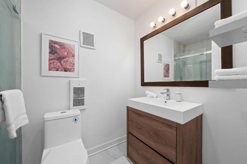 Casa Hotels College Modern Suite Near Little Italy Walk to Transit - image 16