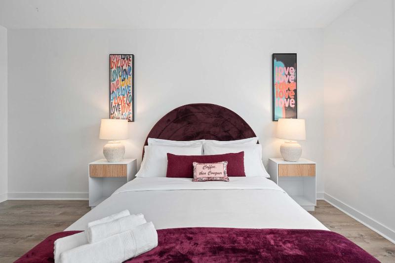 Casa Hotels College Modern Suite Near Little Italy Walk to Transit - image 10
