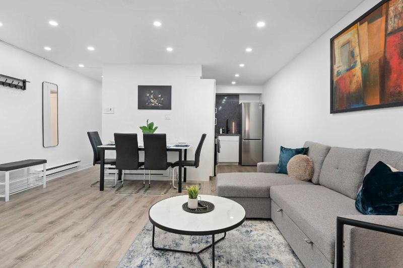 Casa Hotels College Modern Suite Near Little Italy Walk to Transit - image 7