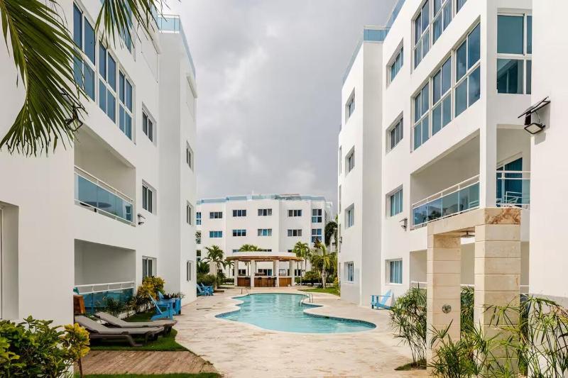 Steps from the ocean and white sand top location - image 48