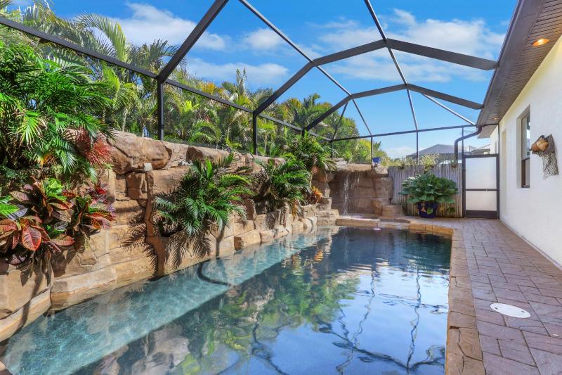 Coral Falls-Private Resort-Style Retreat with Pool Spa Tiki Hut - image 43