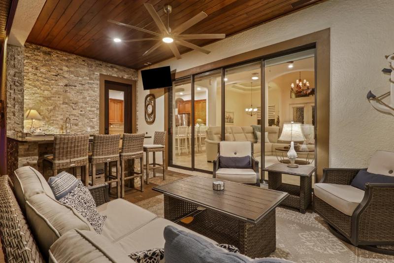 Coral Falls-Private Resort-Style Retreat with Pool Spa Tiki Hut - image 37