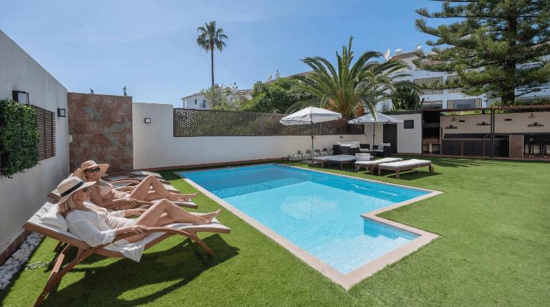 VACATION MARBELLA I Villa Riviera Del Sol Private Pool Jacuzzi Sauna Gym Cinema Billiard Walking Distance to the Beach - image 11