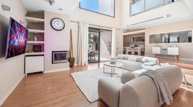 VACATION MARBELLA I Villa Riviera Del Sol Private Pool Jacuzzi Sauna Gym Cinema Billiard Walking Distance to the Beach - image 5