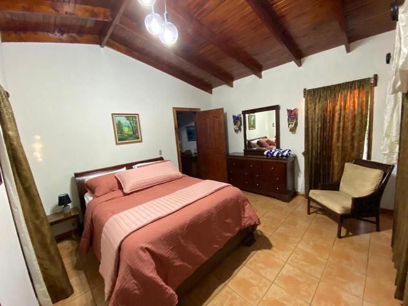 Don Dugis Home and Iriria Spa Near airport - image 13