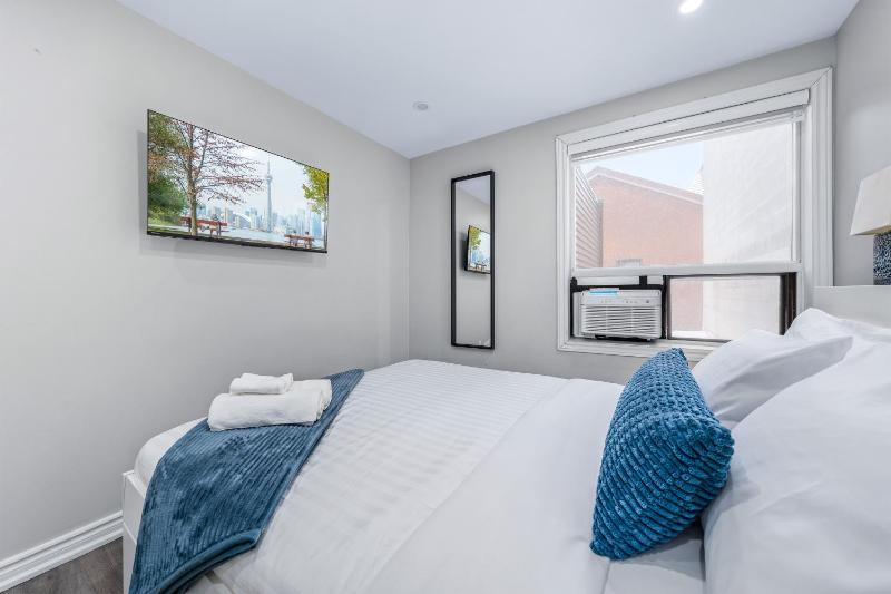 Casa Hotels College Prime Suite Near Trinity Bellwoods & Little Italy - image 9