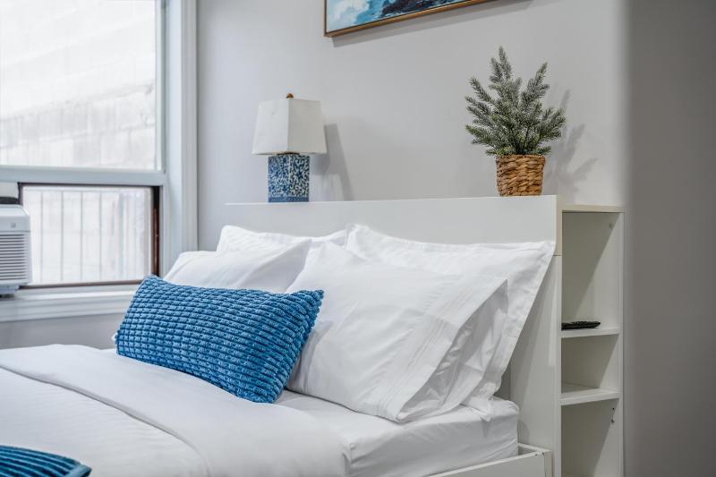 Casa Hotels College Prime Suite Near Trinity Bellwoods & Little Italy - image 12