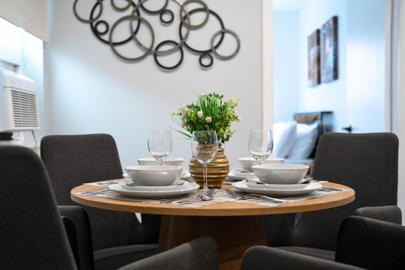 Casa Hotels College Modern Suite Near Dufferin Grove Transit Line - image 16