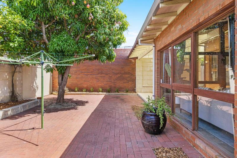 North Perth 3BR Home Steps To Hyde Park & Dining - image 14