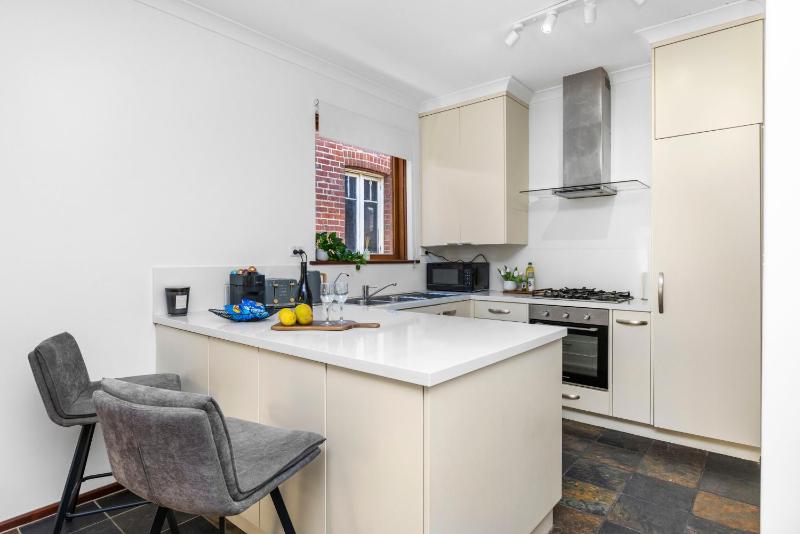 North Perth 3BR Home Steps To Hyde Park & Dining - image 8