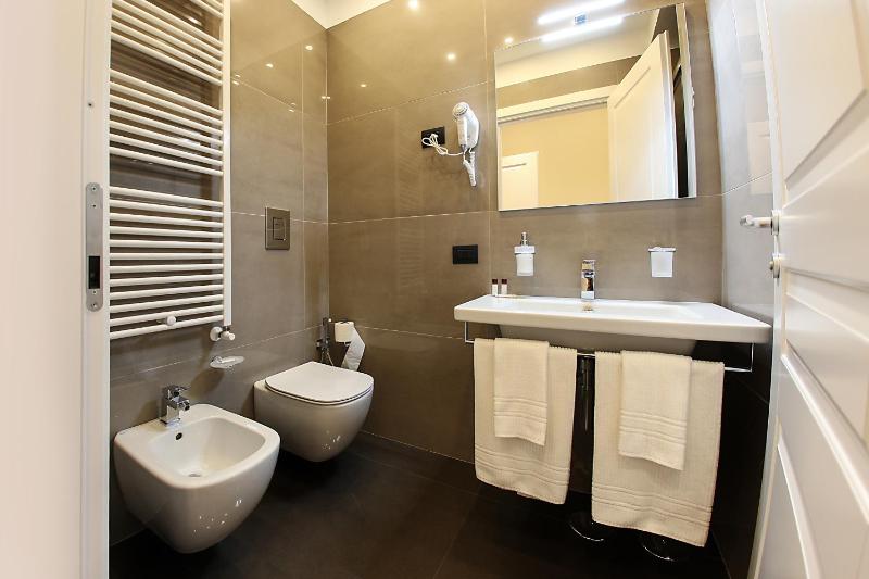 Deluxe Double Room image 4