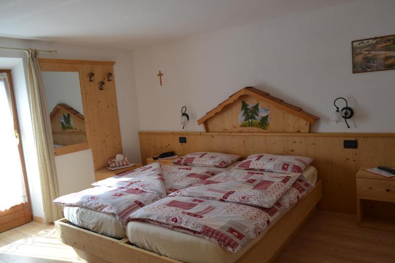 Double or Twin Room image 3