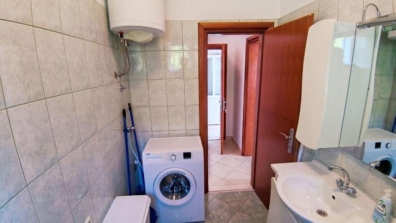 Apartment Leana - image 24