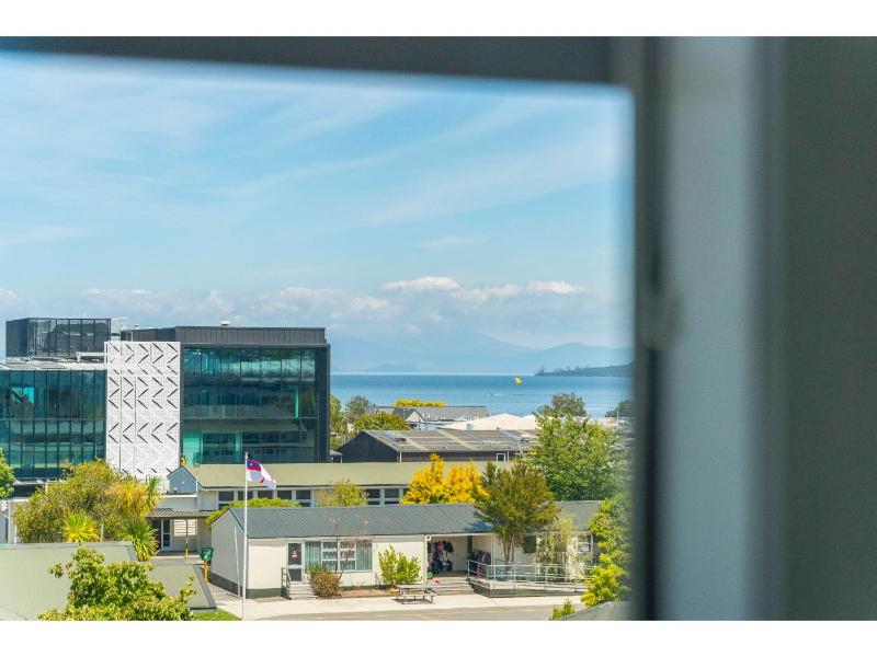 Lakeview Luxury - Taupo Holiday Apartment - image 12