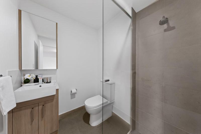 Modern 2-Bed Apartment with Private Balcony - image 10