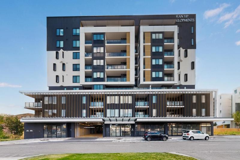 Modern 2-Bed Apartment with Private Balcony - image 11