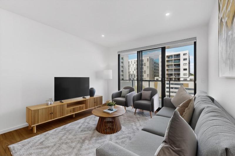 Newly Built 3 Bed Apartment with Onsite Parking - image 15
