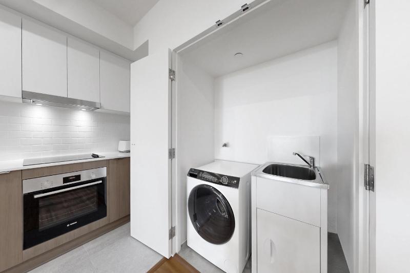 Newly Built Apartment with Private Parking - image 2