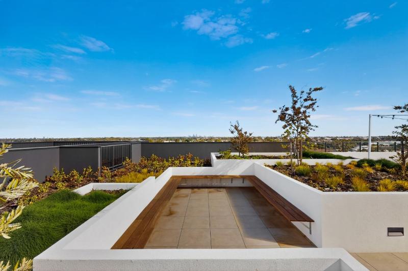 Newly Built Apartment with Private Parking - image 13