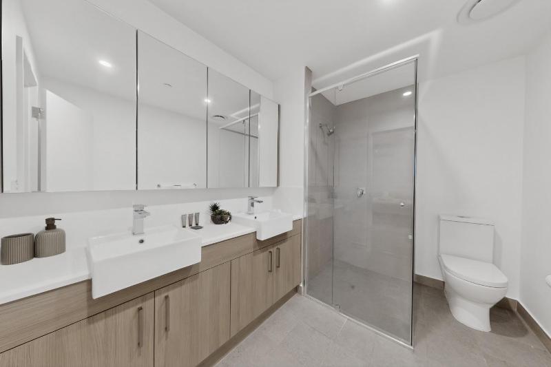 Stylish New Apartment with Modern Appliances - image 10