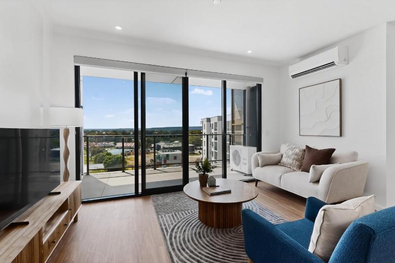 Modern Newly Furnished Apartment with Full Kitchen - image 13