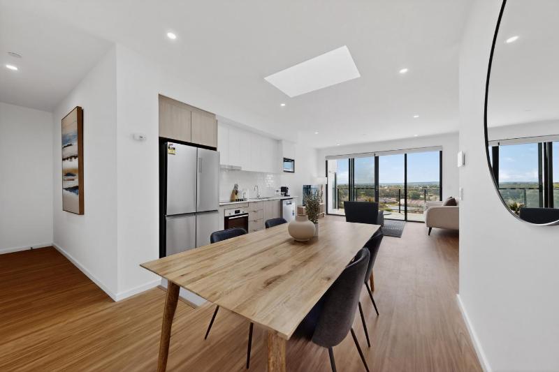 Modern Newly Furnished Apartment with Full Kitchen - image 10