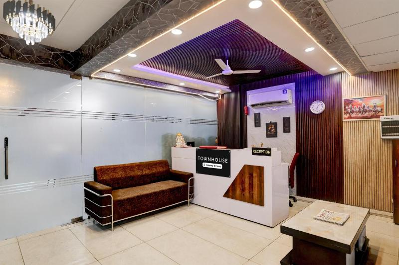Super Townhouse Noida Sector 70 Formerly Palm Paradise - image 8