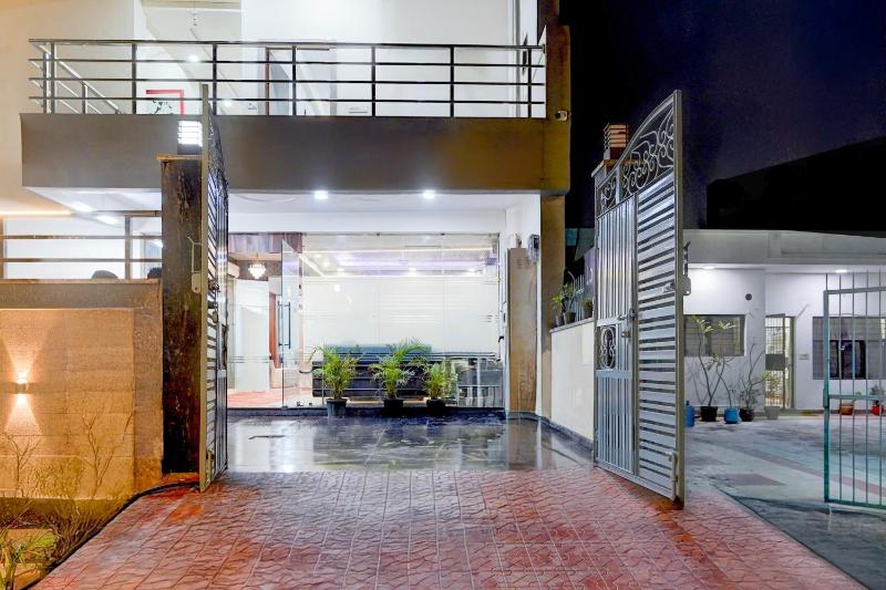 Super Townhouse Noida Sector 70 Formerly Palm Paradise - image 7