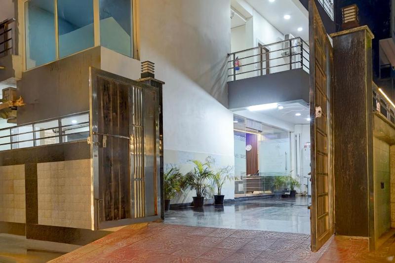 Super Townhouse Noida Sector 70 Formerly Palm Paradise - image 14