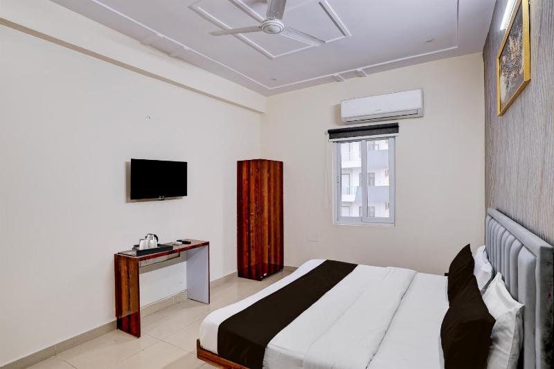 Super Townhouse Noida Sector 70 Formerly Palm Paradise - image 6