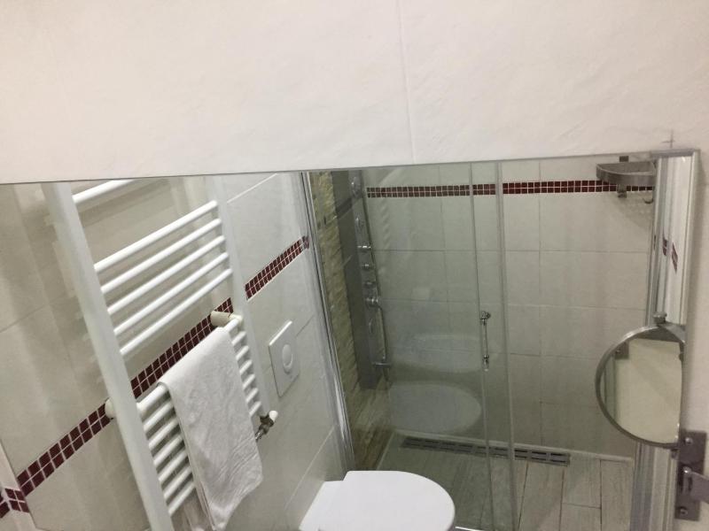 Economy Triple Room image 2