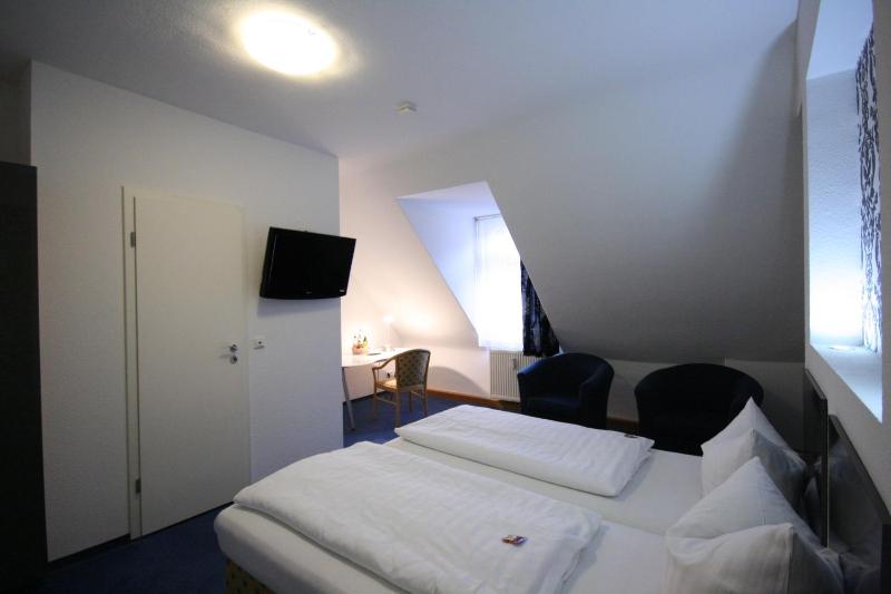 Double Room image 4