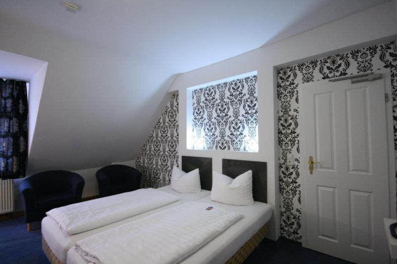 Double Room image 3